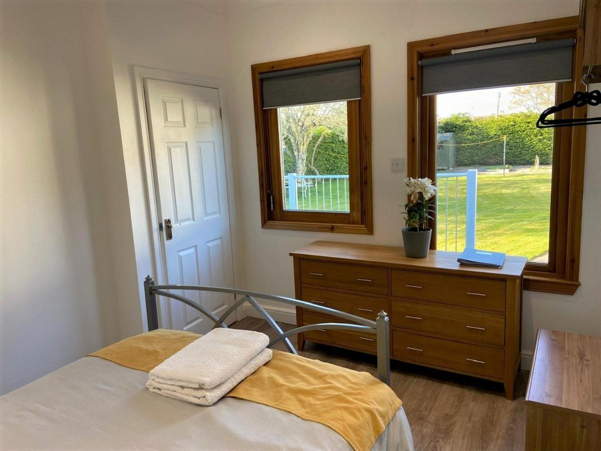 Chalet On The Green - Self Contained With Parking. Inshes Екстериор снимка